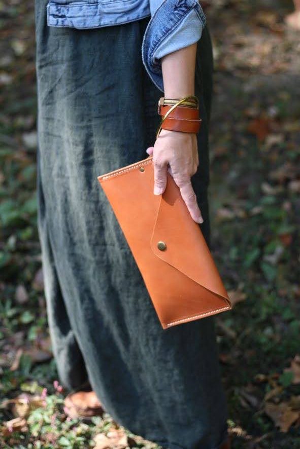 The Wanderlust Ring Clutch